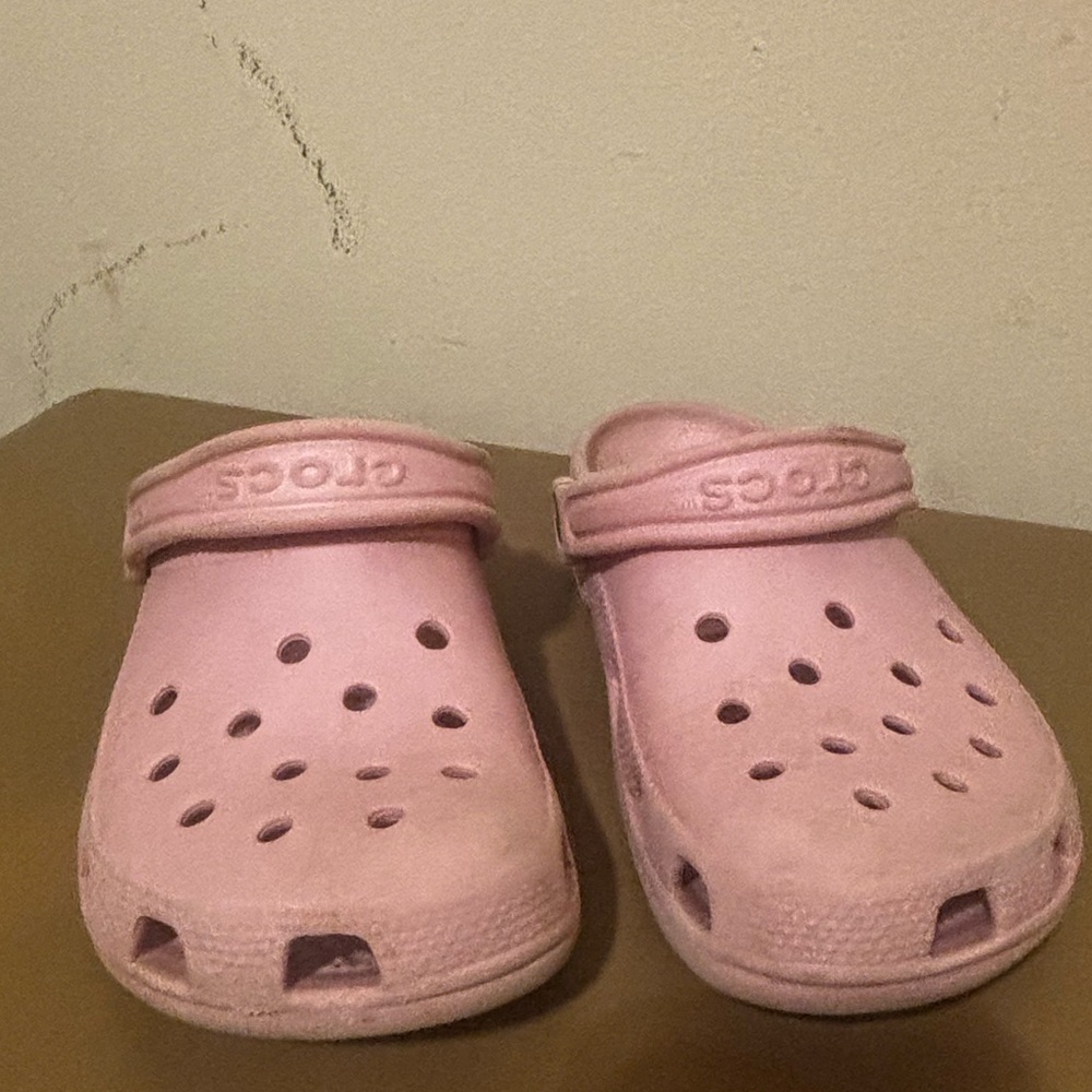 CROCS Light Pink Sandals 4/5